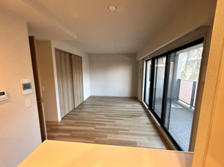 【居間・リビング】 | レ・ジェイド高槻南松原Bright | ■床暖房（リビング・ダイニング）■モニター付きインターホン