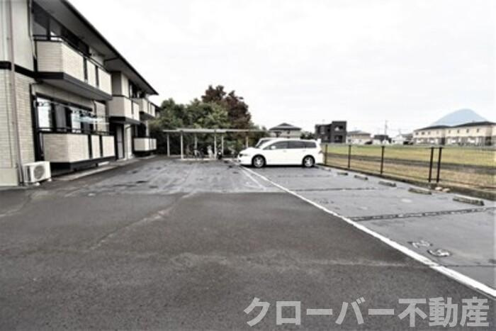 やすらぎの家 C棟の駐車場|駐車場