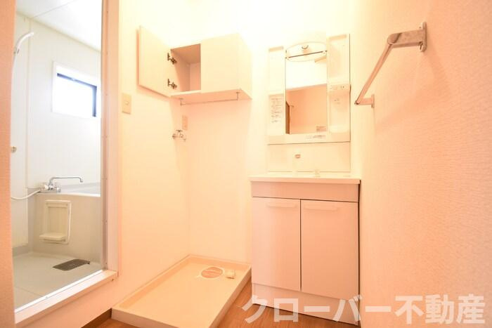 やすらぎの家 C棟の洗面所|洗髪洗面化粧台・室内洗濯機置場