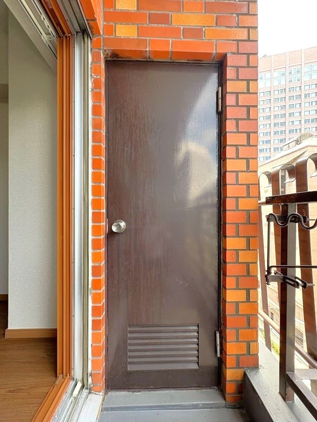 丸和ビルのその他|バルコニー収納