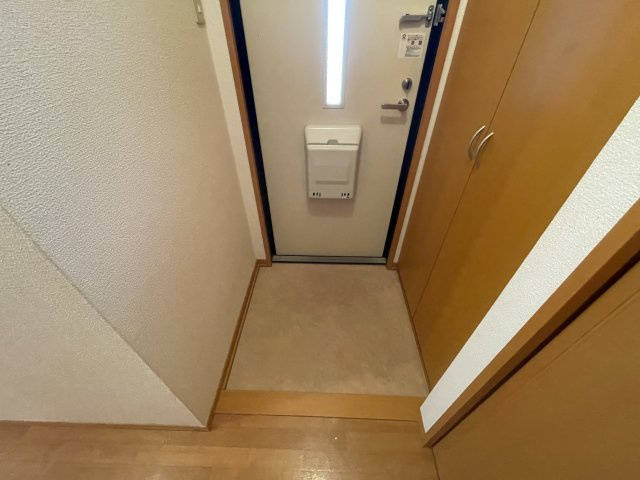 ウィンディ中村Aの玄関