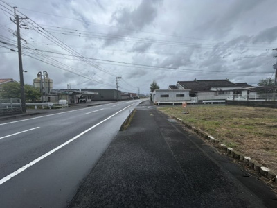 【前面道路含む現地写真】 | 都城市上長飯町　640万円
