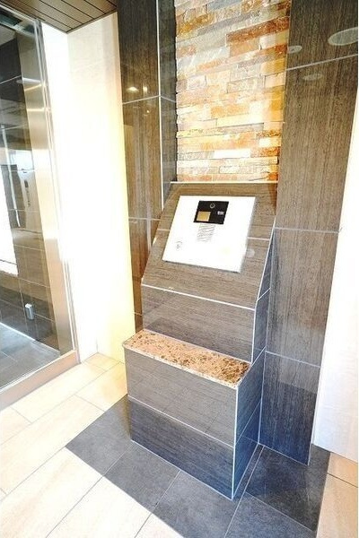 スペーシア江坂広芝町のエントランス