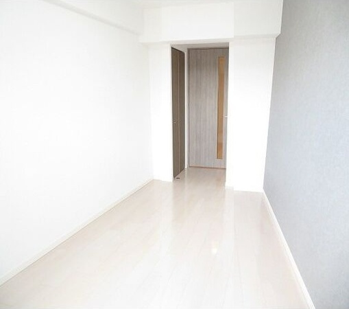 スペーシア江坂広芝町の洋室