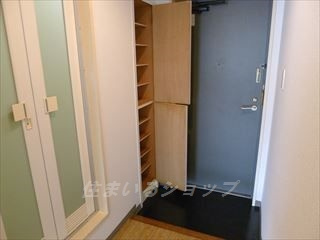 広島市安佐北区口田４丁目の賃貸マンションの玄関|シューズボックスあり