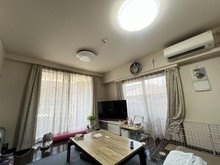 【居間・リビング】 | シーズガーデン大和 | こちらの居間で趣味の時間をお楽しみください