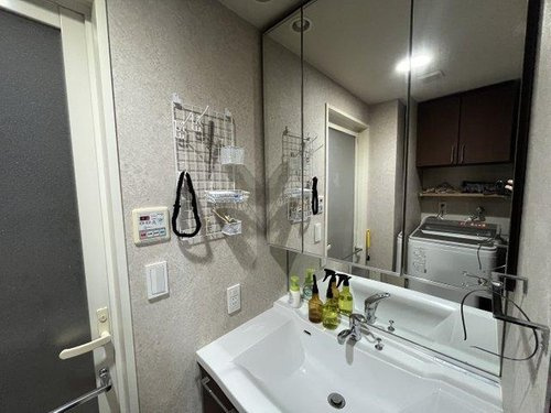 【独立洗面台】 | シーズガーデン大和 | 朝の支度にも助かる、独立の洗髪洗面化粧台