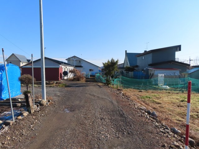 北見市相内町２１４番３３　売地の前面道路含む現地写真