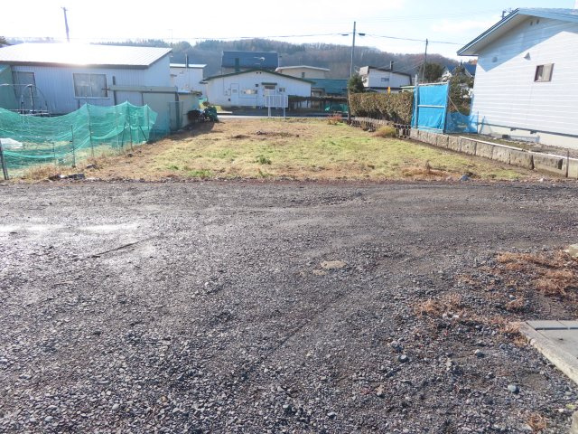 北見市相内町２１４番３３　売地の前面道路含む現地写真