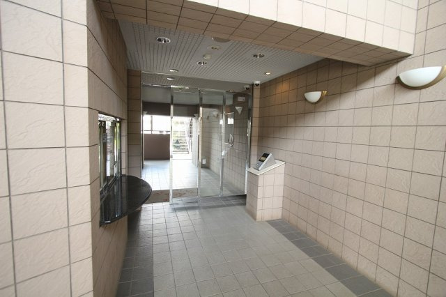 【エントランス】 | ダイアパレス朝霞台Ⅲ　(志木本店) | 女性やお子様も安心なオートロック。