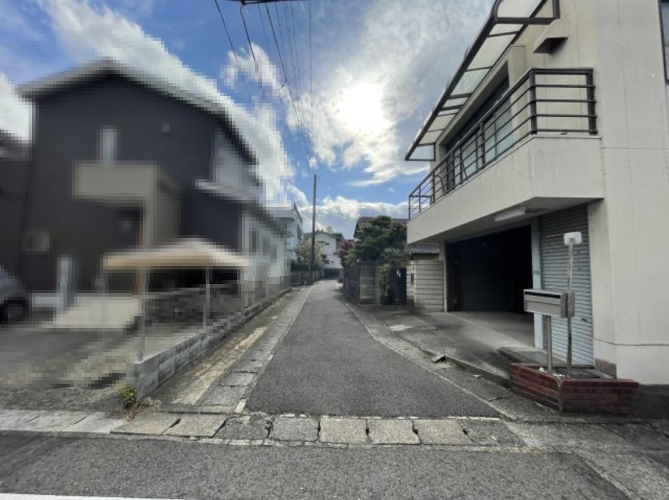 ６５２０４　岐阜市六条東１丁目土地の前面道路含む現地写真