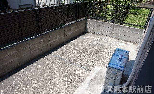 熊本市南区田迎５丁目のアパートのバルコニー