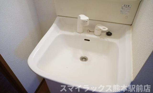 熊本市南区田迎５丁目のアパートの独立洗面台