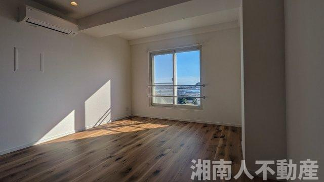 片瀬東映マンションの洋室|落ち着いた色調の洋室です