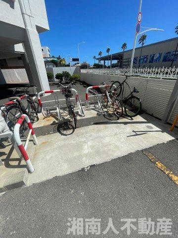 片瀬東映マンションの駐輪場