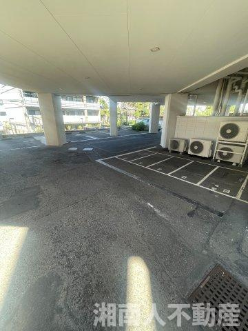 片瀬東映マンションの駐車場|カースペースがあります