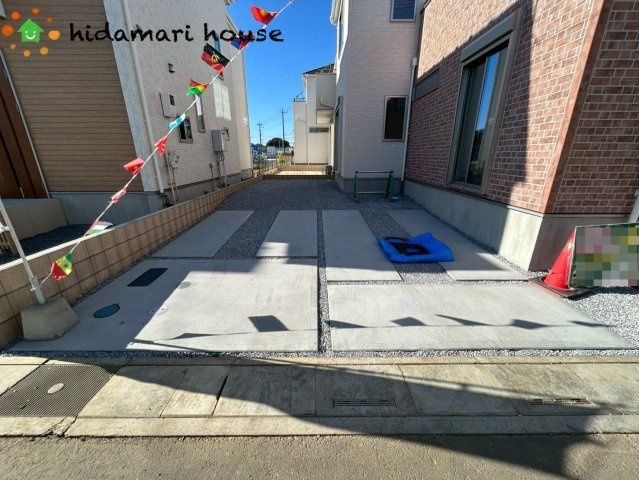 上尾市瓦葺13期　新築戸建　グラファーレ02の駐車場