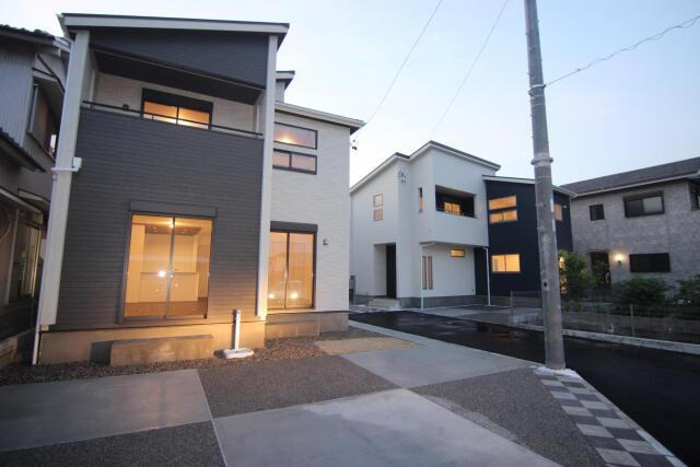名古屋市港区船頭場２丁目の新築一戸建の外観|外観写真（夜） 