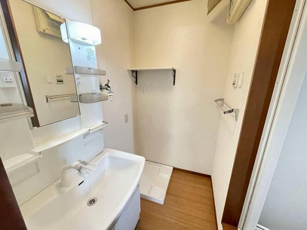 名古屋市守山区川宮町の中古一戸建のトイレ|脱衣所の様子 