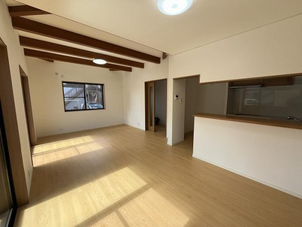 名古屋市北区楠４丁目の中古一戸建の居間・リビング|「LDK」拘りの内装が伺えます… 