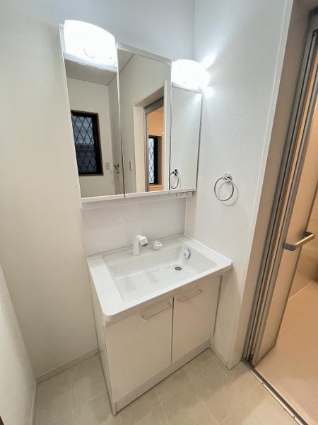 名古屋市北区楠４丁目の中古一戸建の独立洗面台|「脱衣場」洗面台交換、浴室交… 