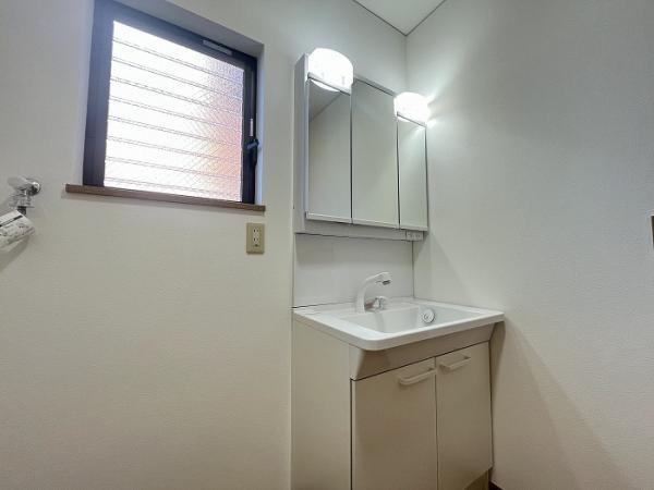 の中古一戸建の独立洗面台|洗面台 