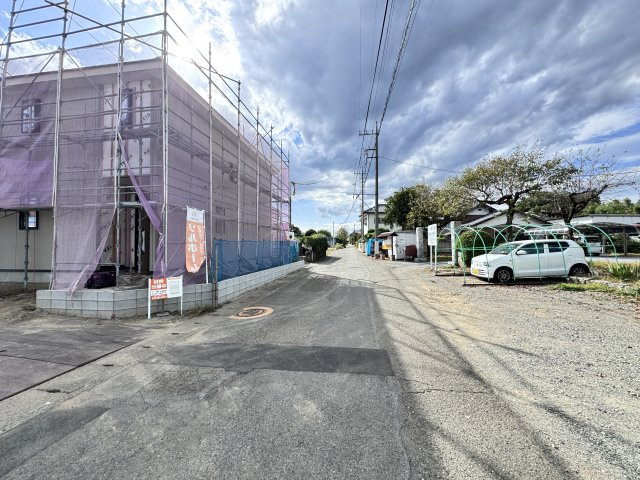 新築　佐波郡玉村町9期　2号棟の前面道路含む現地写真|現地写真　北側接道幅員約5ｍ