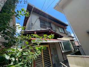 周辺には公園・スーパー・図書館が近くに有り買物・子育て環境良好です。