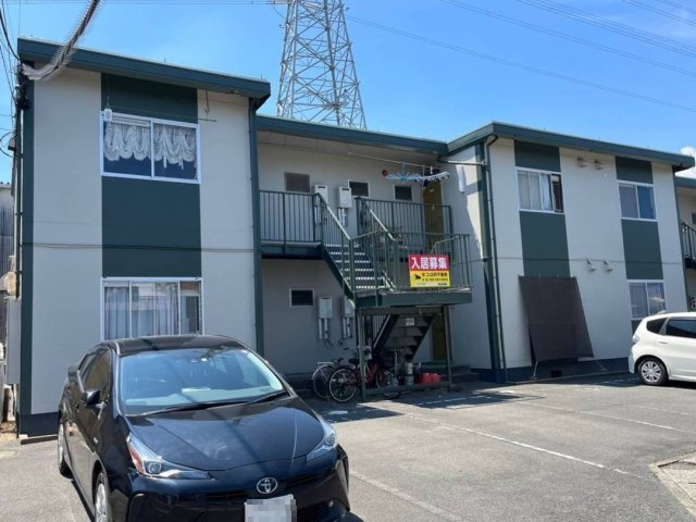 グリーンハイツ福富A棟の駐車場