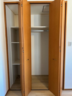 【収納】 | 小倉台１丁目　中古戸建 | 便利なクローゼットがあります。