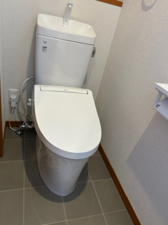 【トイレ】 | 小倉台１丁目　中古戸建 | 2階　トイレ
