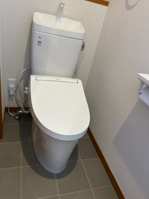 【トイレ】 | 小倉台１丁目　中古戸建 | 2階　トイレ