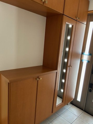 【玄関】 | 小倉台１丁目　中古戸建 | 玄関にはシューズボックスがあるのでご家族分の靴を収納できます。