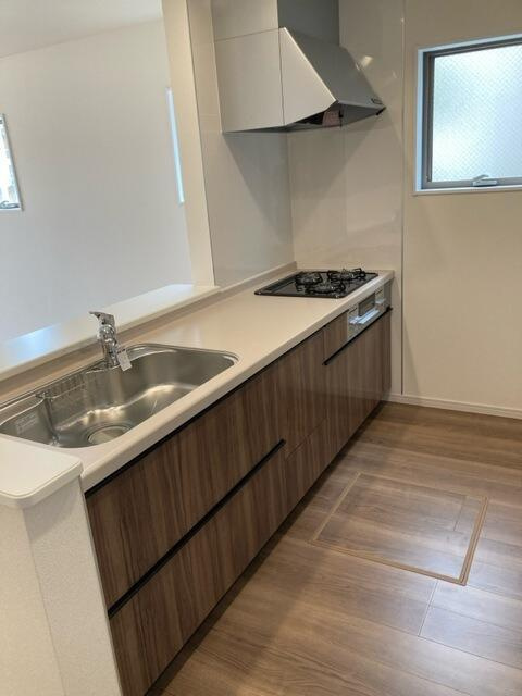 名古屋市守山区大字上志段味字東谷の新築一戸建のキッチン|忙しい時はコンロを有効に使っ… 