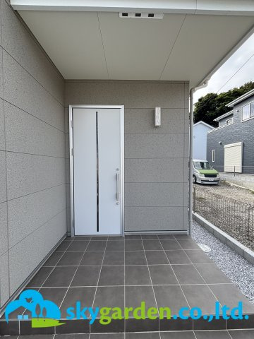 伊勢原市沼目4丁目　未入居戸建　全5棟2号棟の玄関