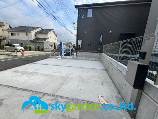 伊勢原市沼目4丁目　未入居戸建　全5棟2号棟の駐車場