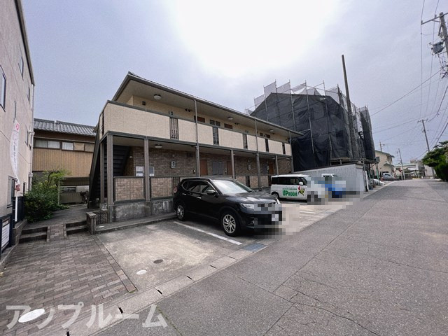 アヴニール大手の駐車場