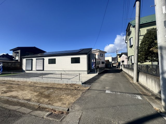 新築　桐生市東2期　GRARARE　１号棟の前面道路含む現地写真|現地写真　北東側接道幅員約4ｍ　