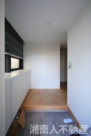 藤沢市鵠沼松が岡４丁目５－１４新築戸建の玄関|毎日通る玄関はこちらです