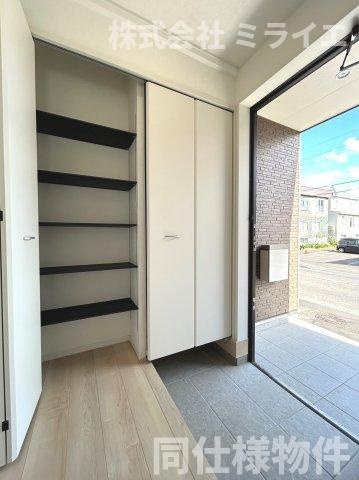 【新築戸建】札幌市北区北26条西15丁目3棟の玄関