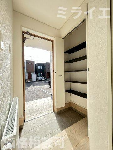 【新築戸建】札幌市北区北26条西15丁目3棟の玄関