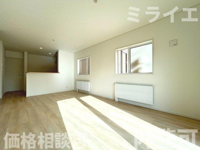 【新築戸建】札幌市北区北26条西15丁目3棟の居間・リビング|【仲介手数料無料】【価格相談可能】です。