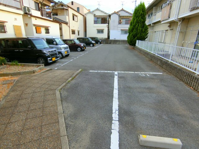 ハイツエンジェルの駐車場