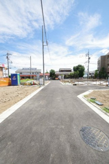 【前面道路含む現地写真】