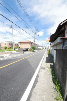 【前面道路含む現地写真】