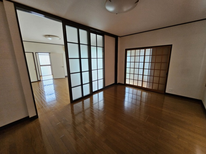 敷地約100坪のゆとりのお家の洋室
