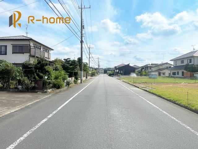 牛久市小坂町第6　新築戸建て　1号棟の前面道路含む現地写真|『今から見たい！』大歓迎です♪
お気軽にＲ－ｈomeまでお問い合わせください。