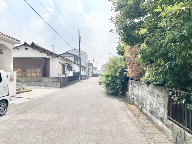 磐田市豊島の前面道路含む現地写真|前面道路を西を向いて撮影しました。