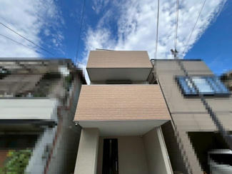 【外観】 | 香ヶ丘町１丁　中古戸建 | 【ＬＤＫ約１７．７５帖】掃き出し窓から日当たりがよく、温かく心地のいいリビング♪家族が集まる場所だからこそ癒しの空間に。。。