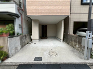 【駐車場】 | 香ヶ丘町１丁　中古戸建 | 【キッチン】ママの憧れカウンターキッチンですので、家族と会話しながら楽しくお料理できますね！